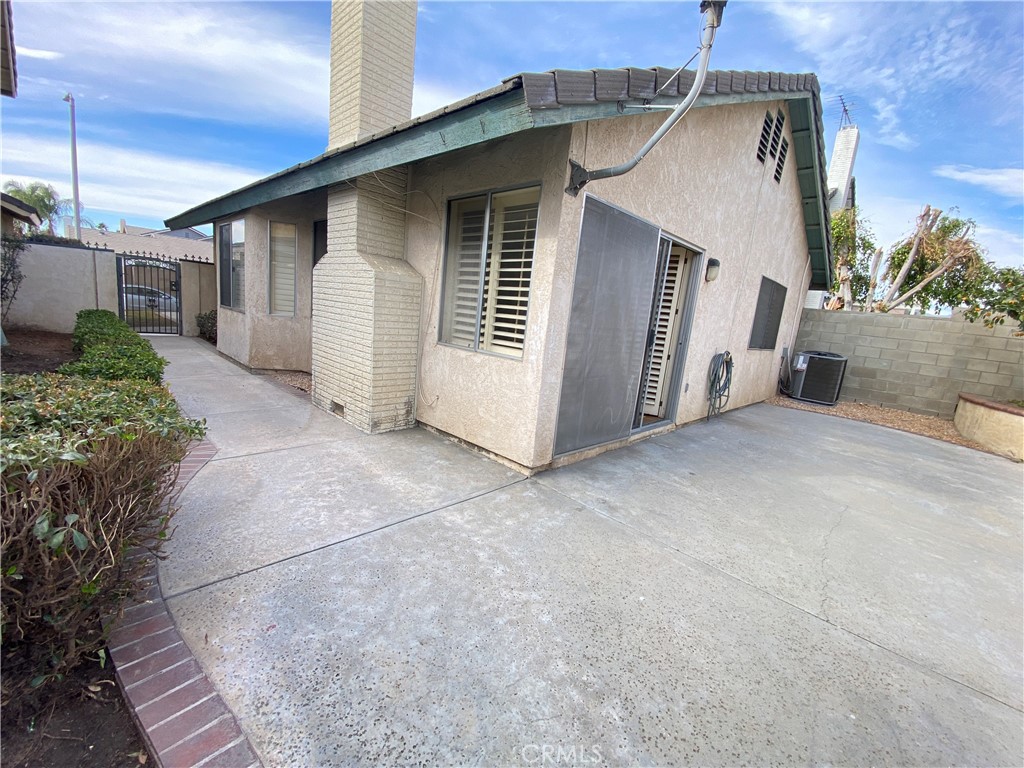 1084 North Jacaranda Road Colton, CA 92324 - Photo 19 of 19 a view of a house with a yard and garage