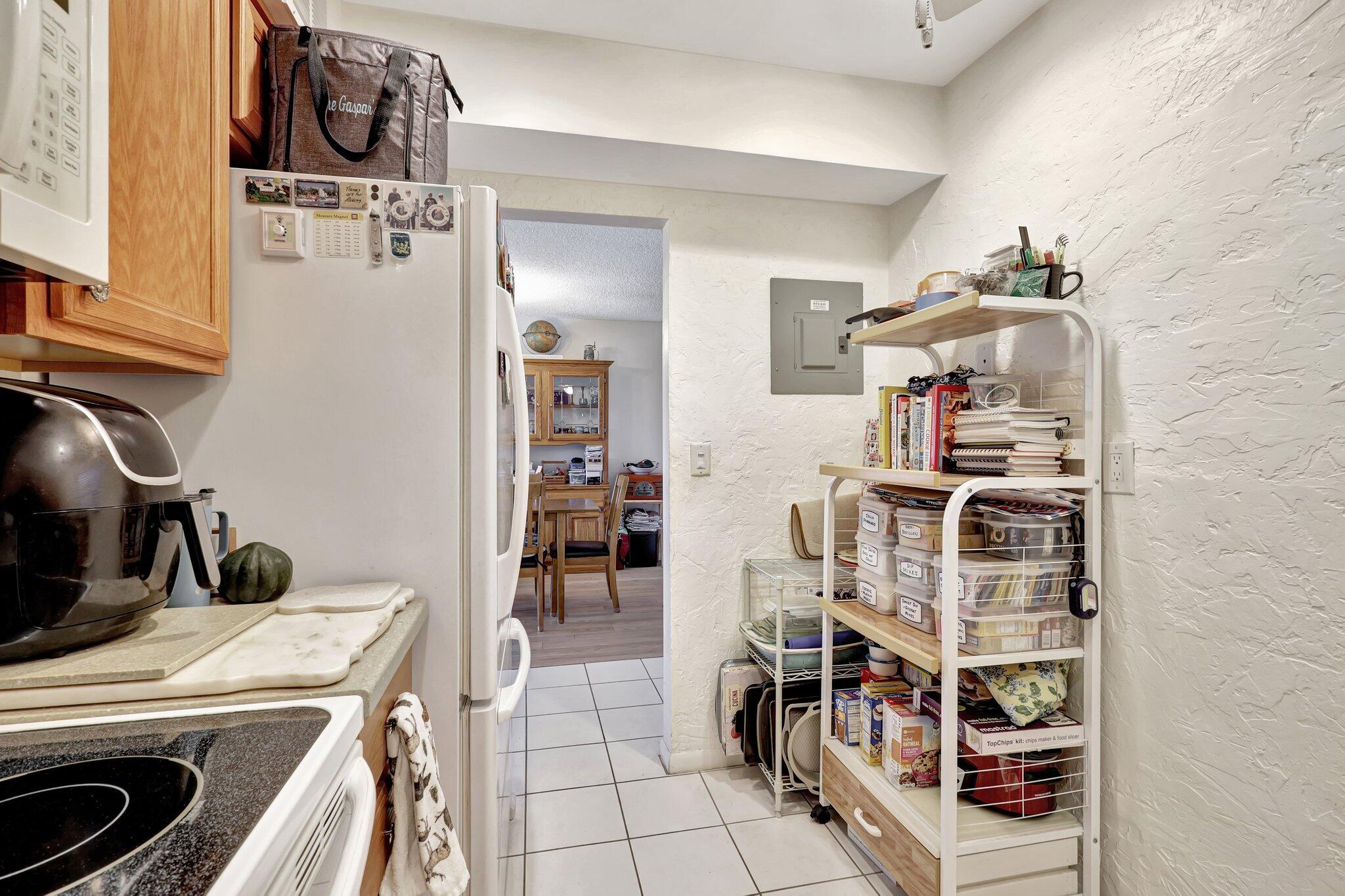 502 Davis Road, Unit 10 Palm Springs, FL 33461 - Photo 8 of 18 12-web-or-mls-GMP_0801