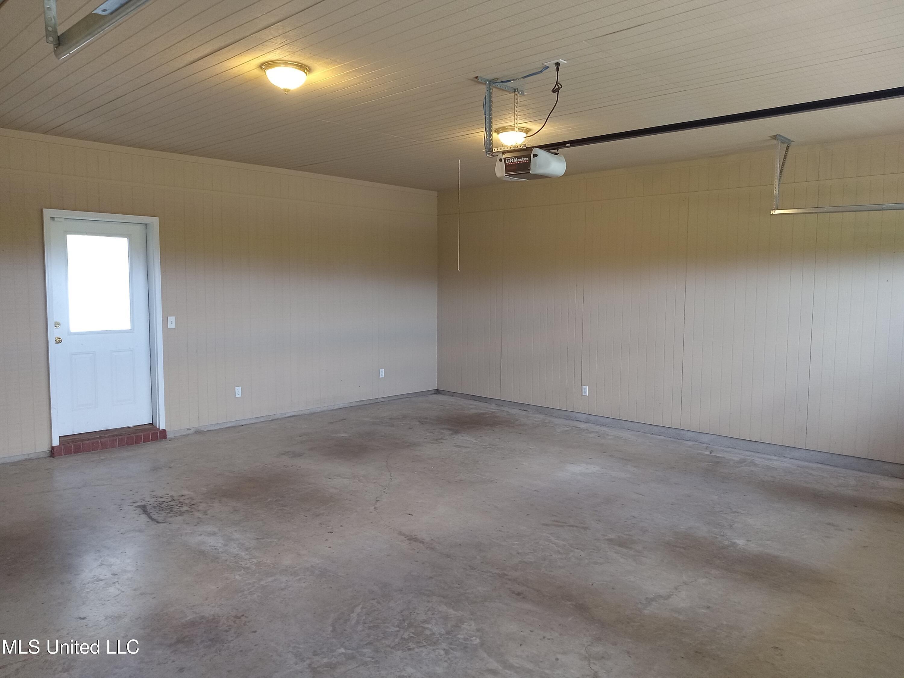 496 Cleveland Crossing Road Cleveland, MS 38732 - Photo 12 of 50 20240808_142746