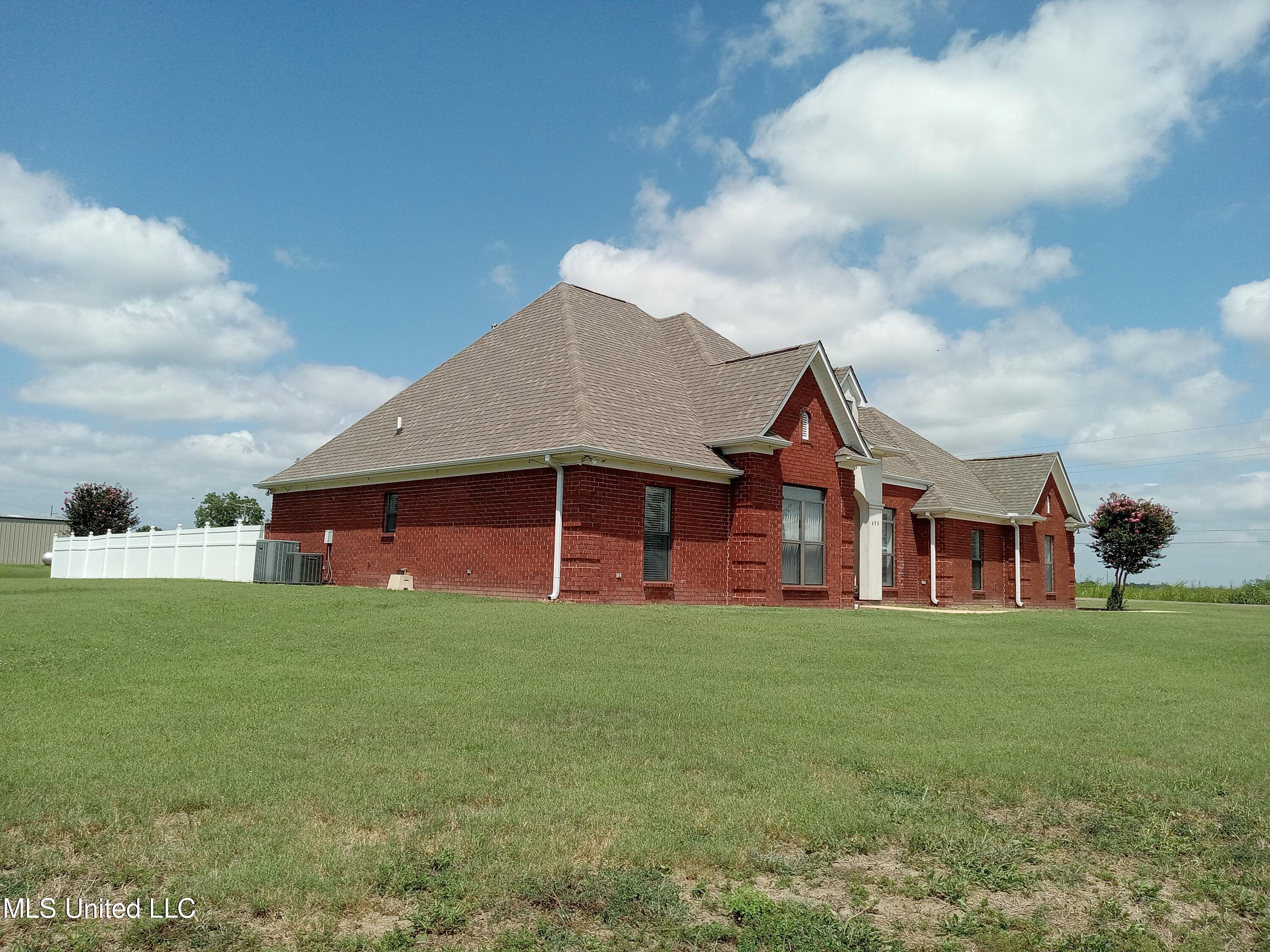 496 Cleveland Crossing Road Cleveland, MS 38732 - Photo 2 of 50 20240808_142127