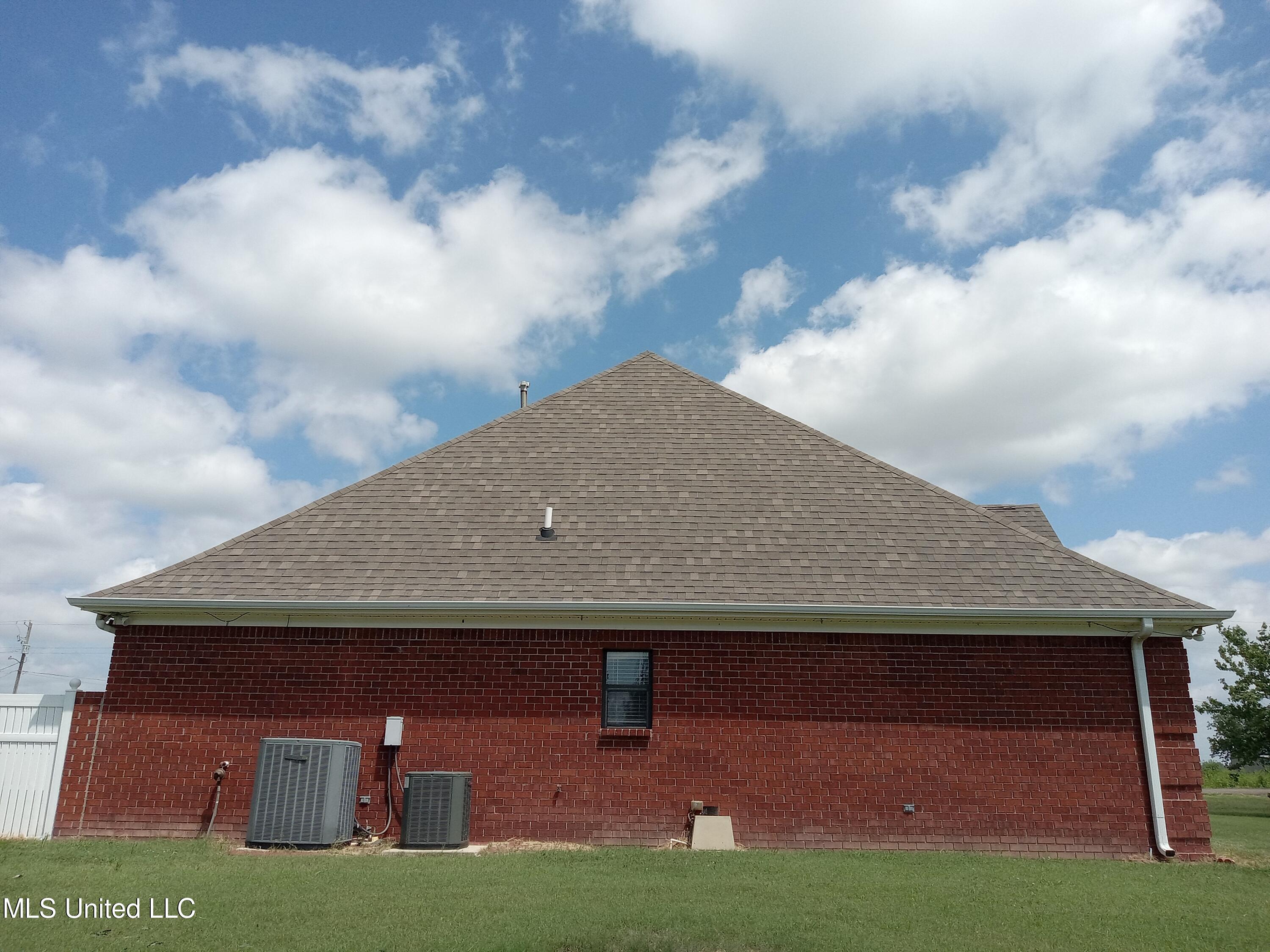 496 Cleveland Crossing Road Cleveland, MS 38732 - Photo 4 of 50 20240808_142207