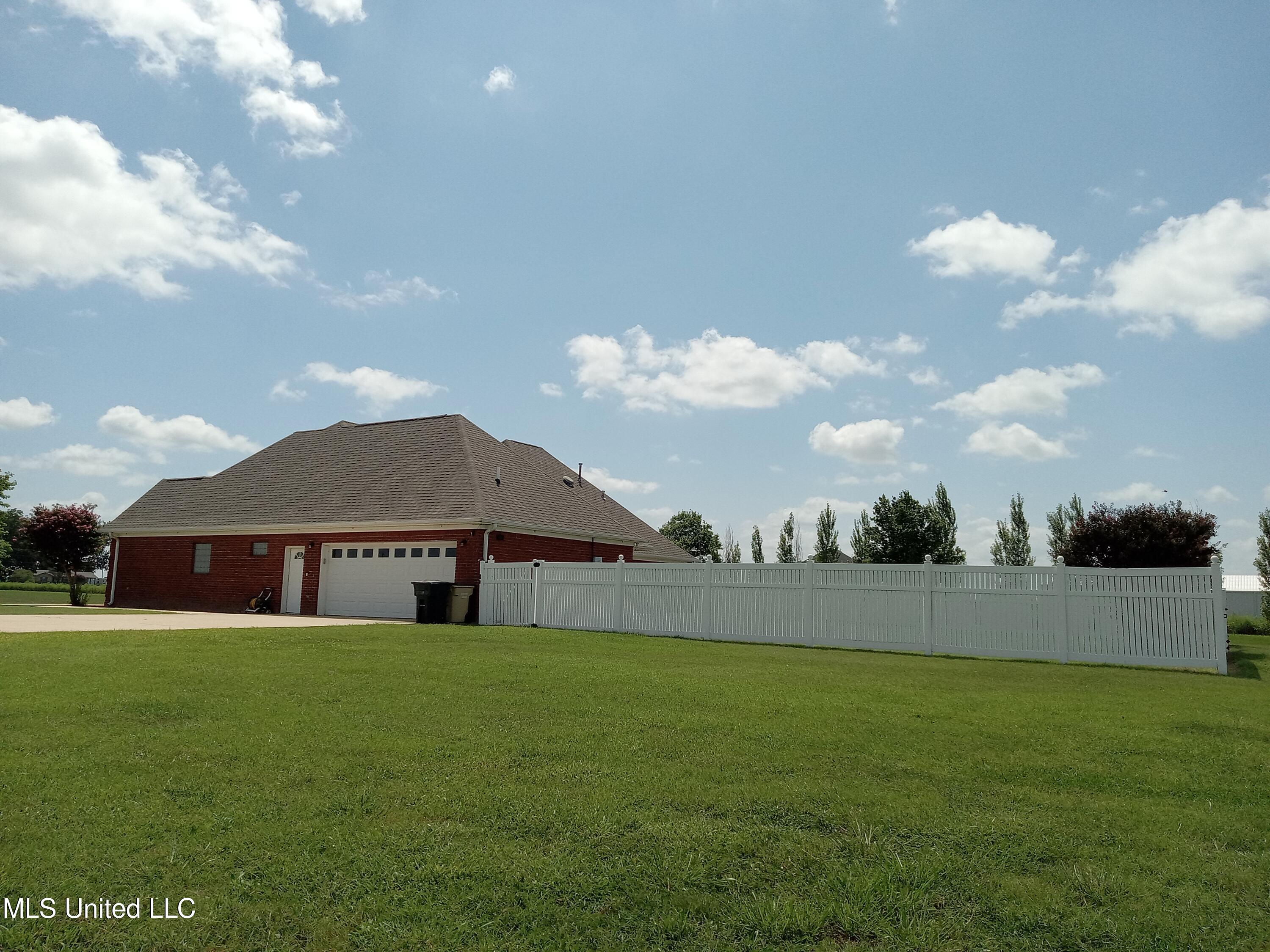 496 Cleveland Crossing Road Cleveland, MS 38732 - Photo 5 of 50 20240808_142428