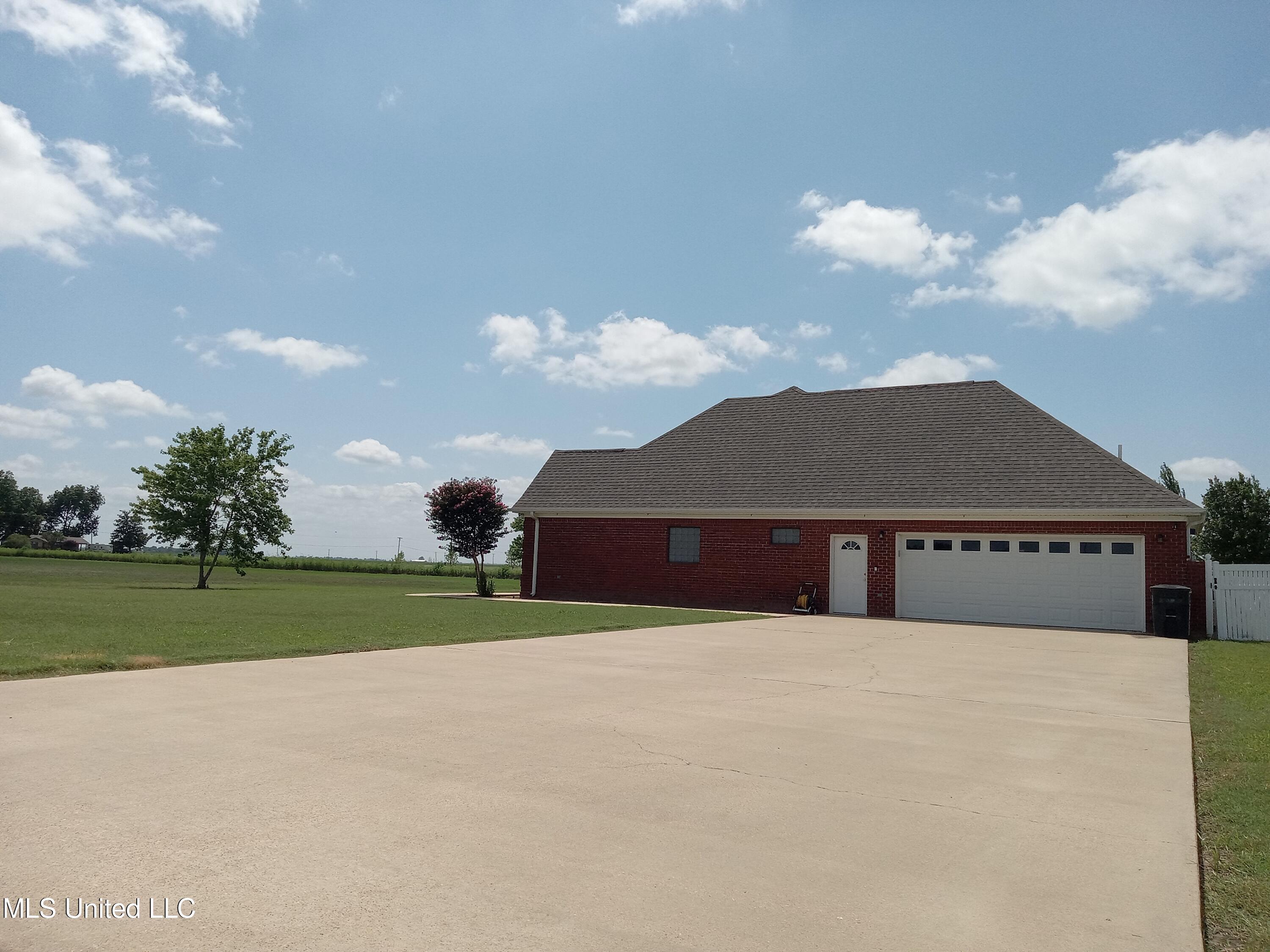 496 Cleveland Crossing Road Cleveland, MS 38732 - Photo 6 of 50 20240808_142456