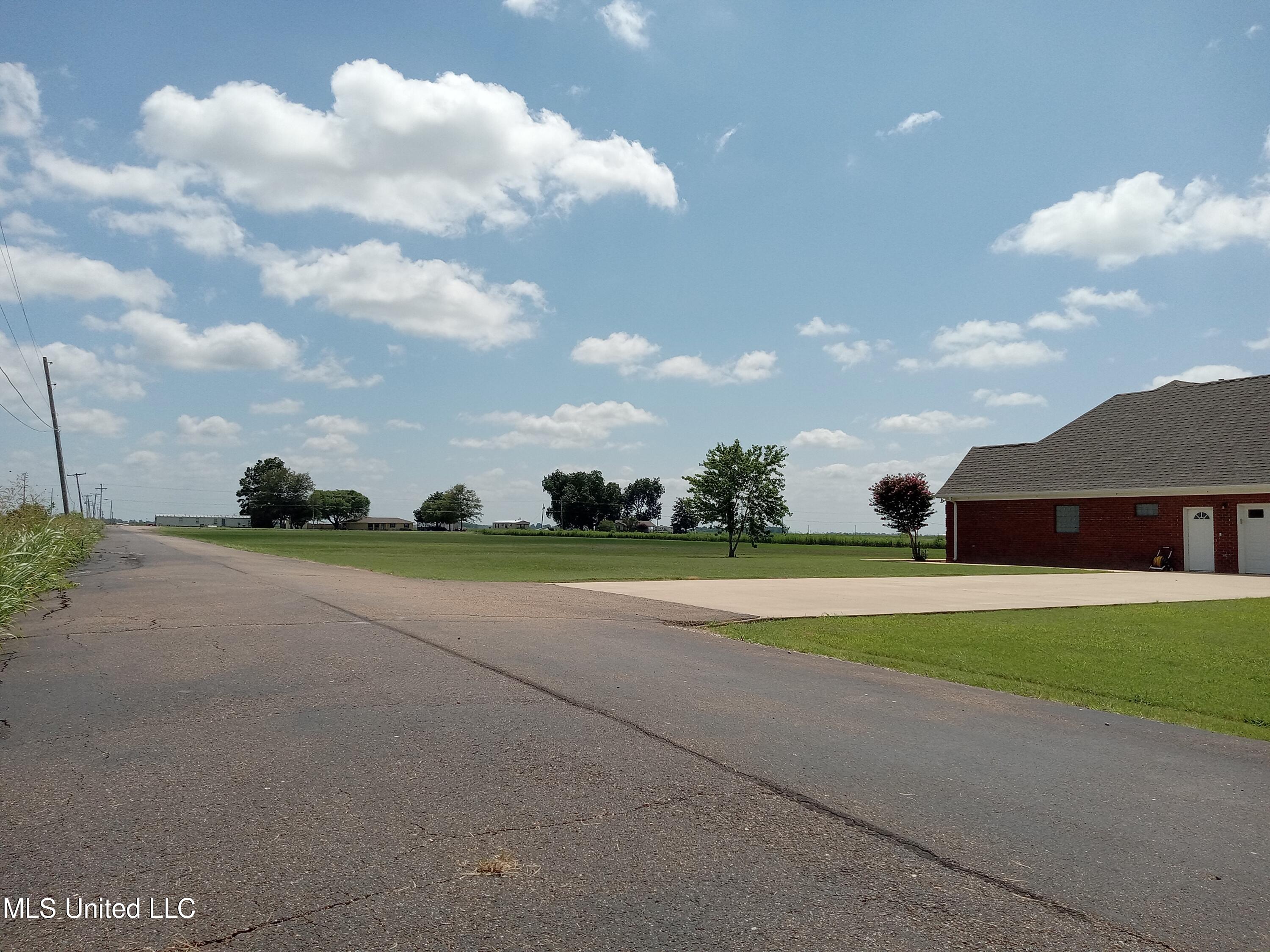 496 Cleveland Crossing Road Cleveland, MS 38732 - Photo 7 of 50 20240808_142709