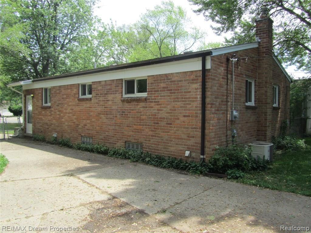 19189 Inkster Road Livonia, MI 48152 - Photo 20 of 20 IMG_5962.JPG