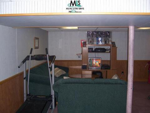 20912 Universal Eastpointe, MI 48021 - Photo 9 of 9 420399-8.JPG