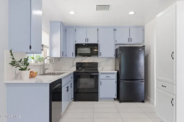 $2,100 | 254 Sequoia Court, Unit 36, Thousand Oaks, CA 91360