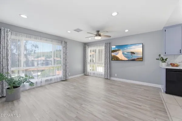 $2,100 | 254 Sequoia Court, Unit 36, Thousand Oaks, CA 91360