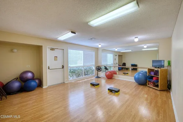 $2,000 | 254 Sequoia Court, Unit 36, Thousand Oaks, CA 91360