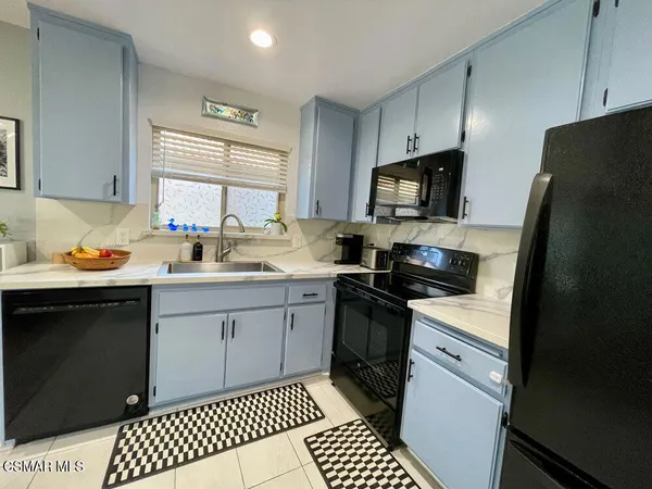 $2,100 | 254 Sequoia Court, Unit 36, Thousand Oaks, CA 91360
