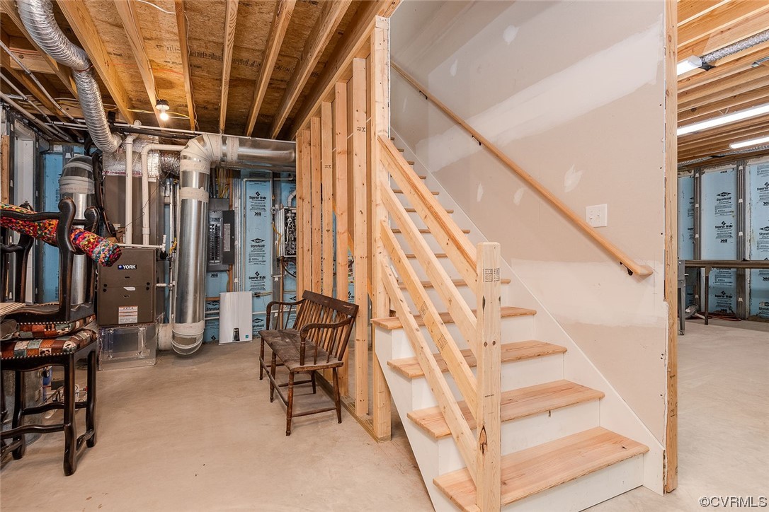 8401 Croaker Road Williamsburg, VA 23188 - Photo 44 of 48 a view of entryway with seating area