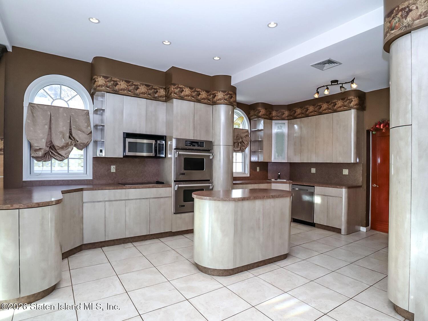 39 Hasbrouck Road Staten Island, NY 10304 - Photo 14 of 64 IMG_7310