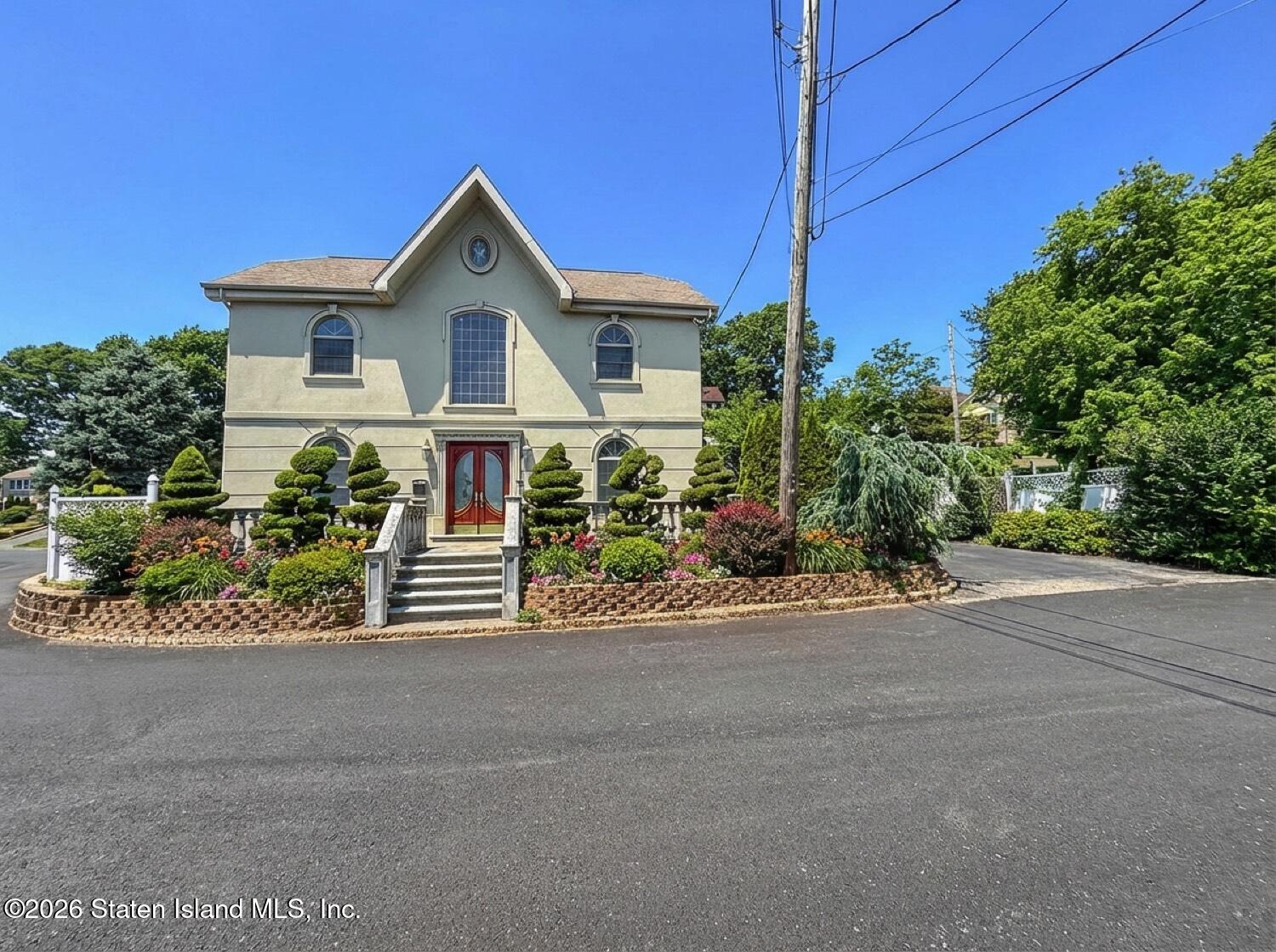 39 Hasbrouck Road Staten Island, NY 10304 - Photo 2 of 64 IMG_9066