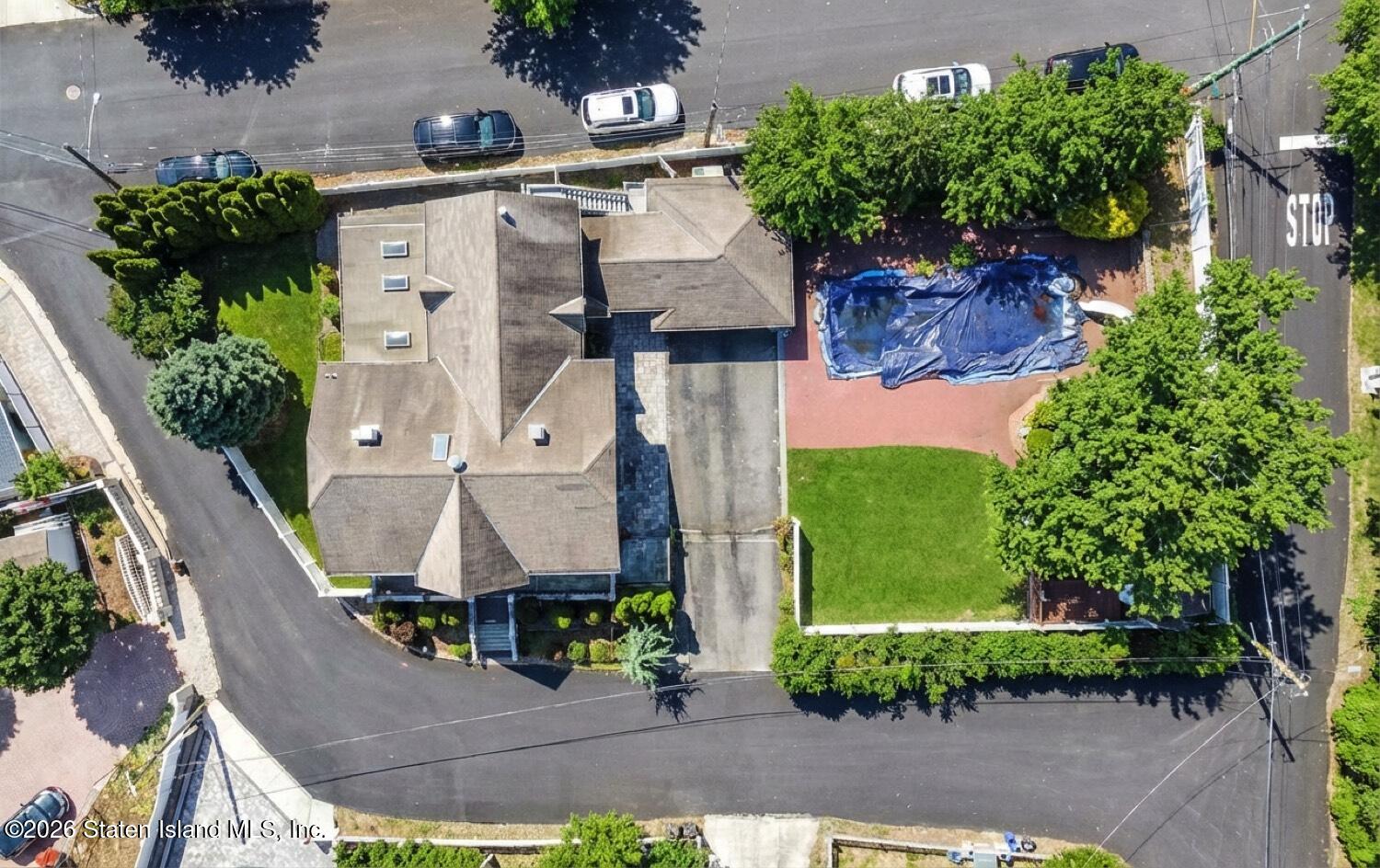 39 Hasbrouck Road Staten Island, NY 10304 - Photo 3 of 64 dji_fly_20260113_143006_533_176841911200