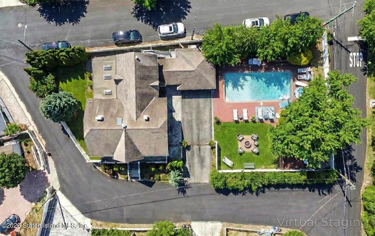 39 Hasbrouck Road Staten Island, NY 10304 - Photo 4 of 64 dji_fly_20260113_143006_533_176841911200