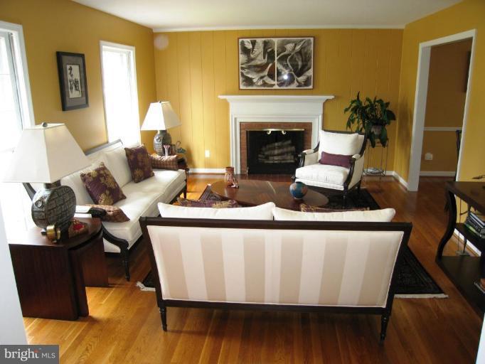 7516 Sebago Road Bethesda, MD 20817 - Photo 2 of 30 Living Room
