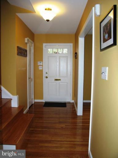 7516 Sebago Road Bethesda, MD 20817 - Photo 11 of 30 Entrance / Foyer