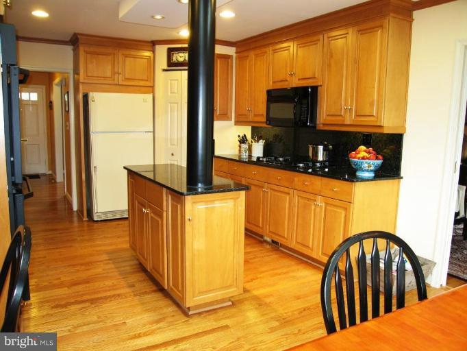 7516 Sebago Road Bethesda, MD 20817 - Photo 15 of 30 Kitchen #2