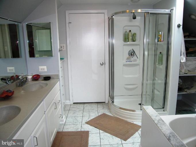 7516 Sebago Road Bethesda, MD 20817 - Photo 8 of 30 Master Bath