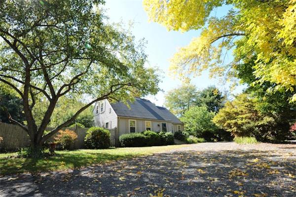 471 Bay Road Amherst, MA 01002 - Photo 2 of 30 a front view of a house with a garden