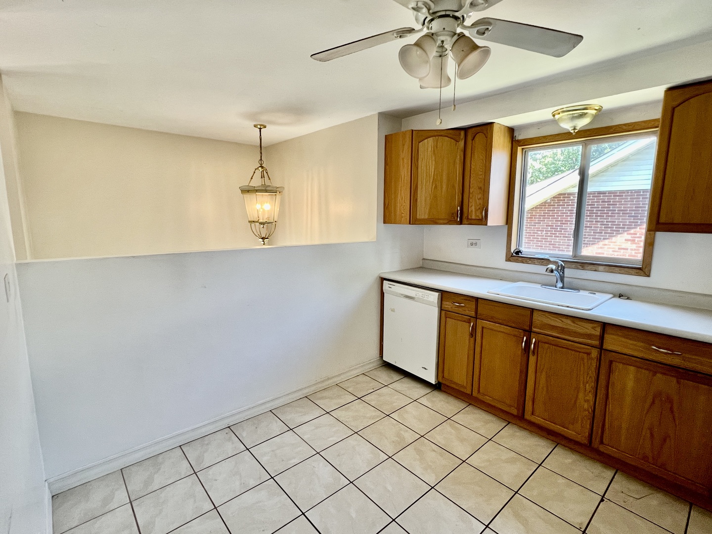 125 Springinsguth Road Schaumburg, IL 60193 - Photo 3 of 18 Gallery Image 3