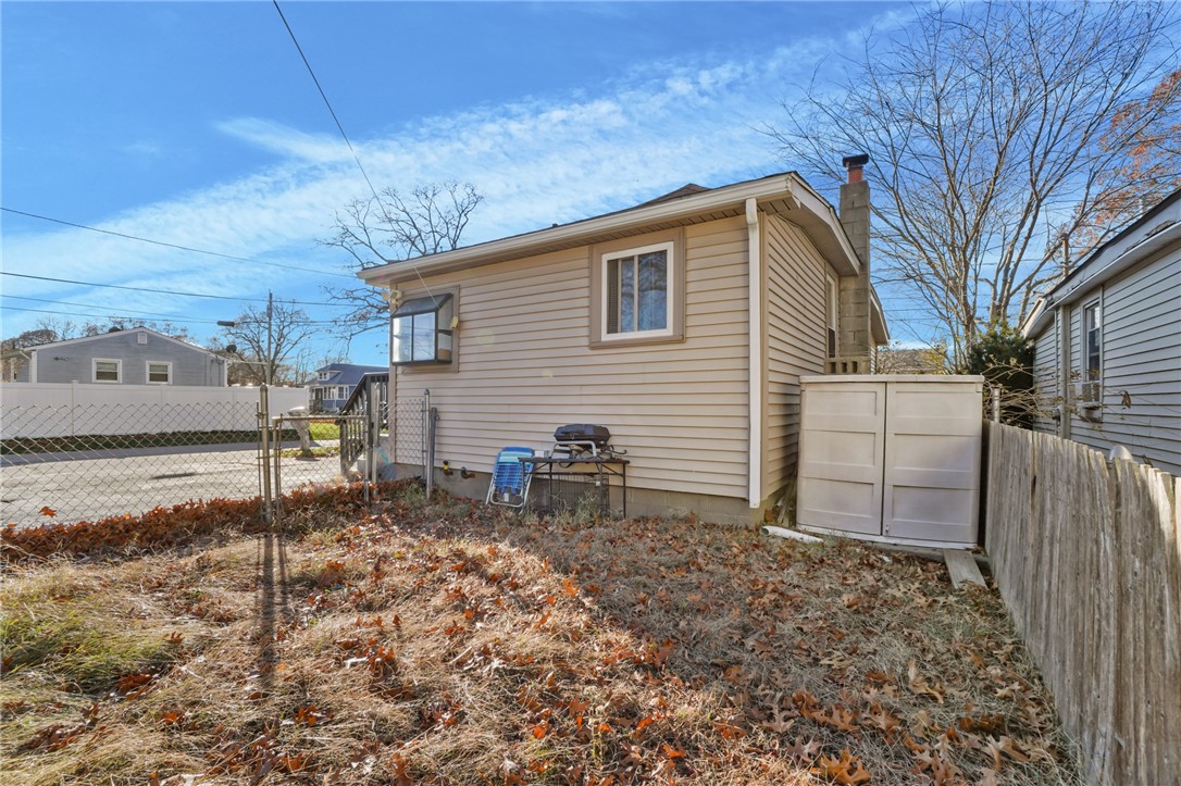 86 Glen Drive Warwick, RI 02889 - Photo 7 of 21