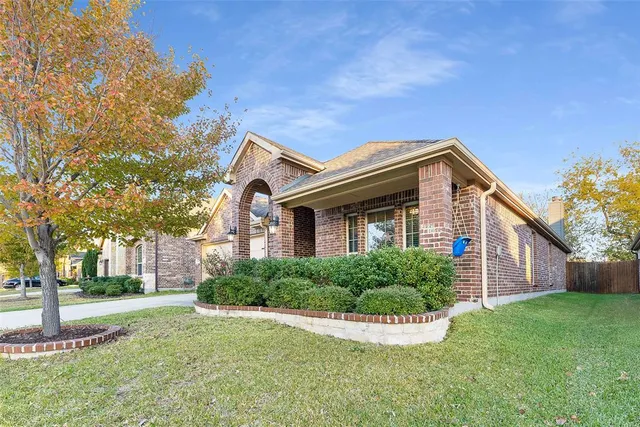 a view of house with outdoor space