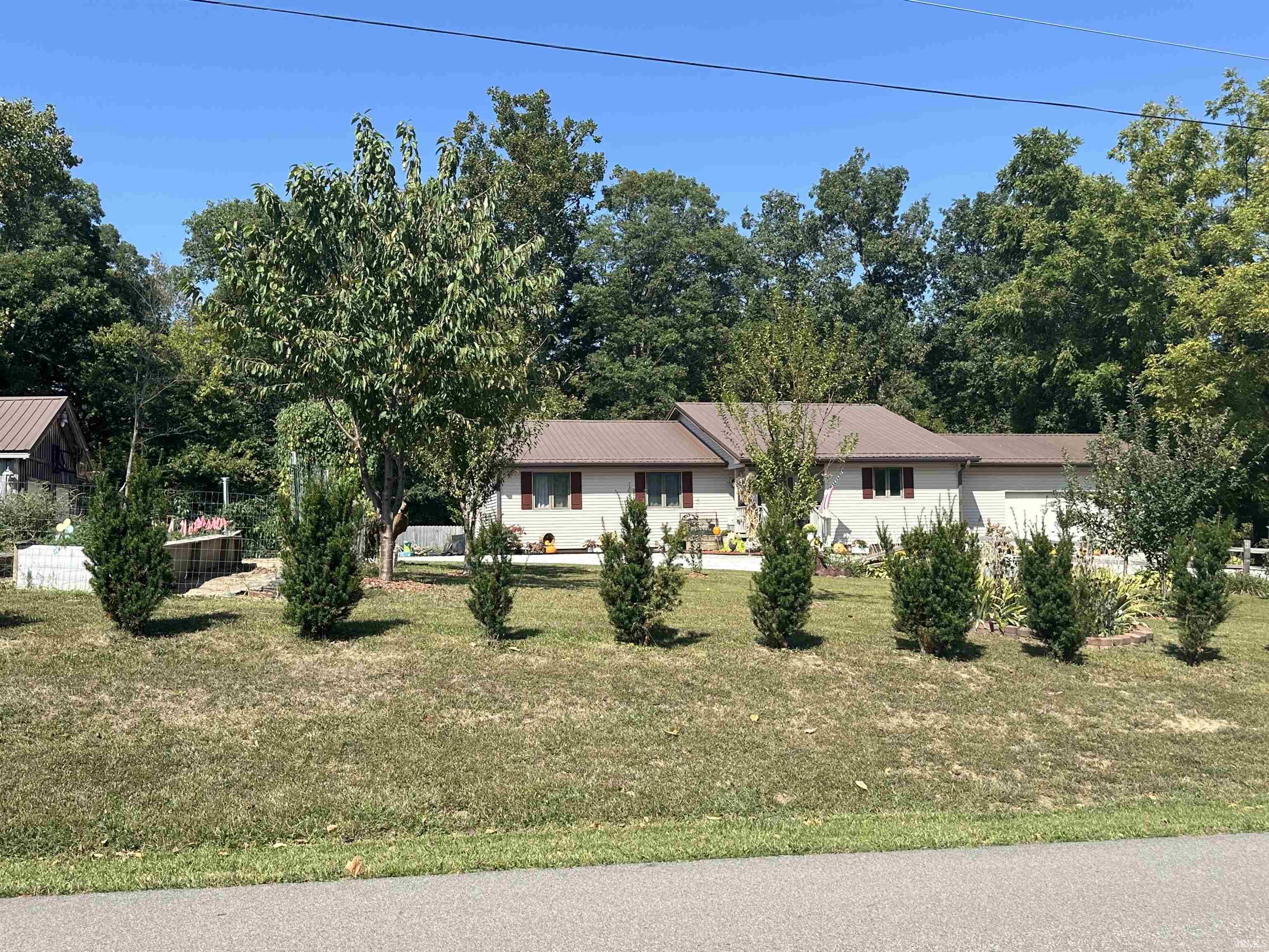 684 East Bonebrake Road Veedersburg, IN 47987 - Photo 3 of 32