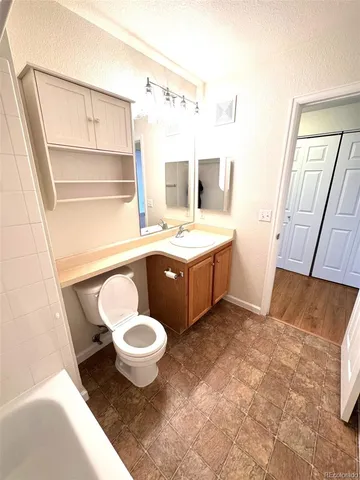 $1,800 | 7440 South Blackhawk Street, Unit 204, Englewood, CO 80112