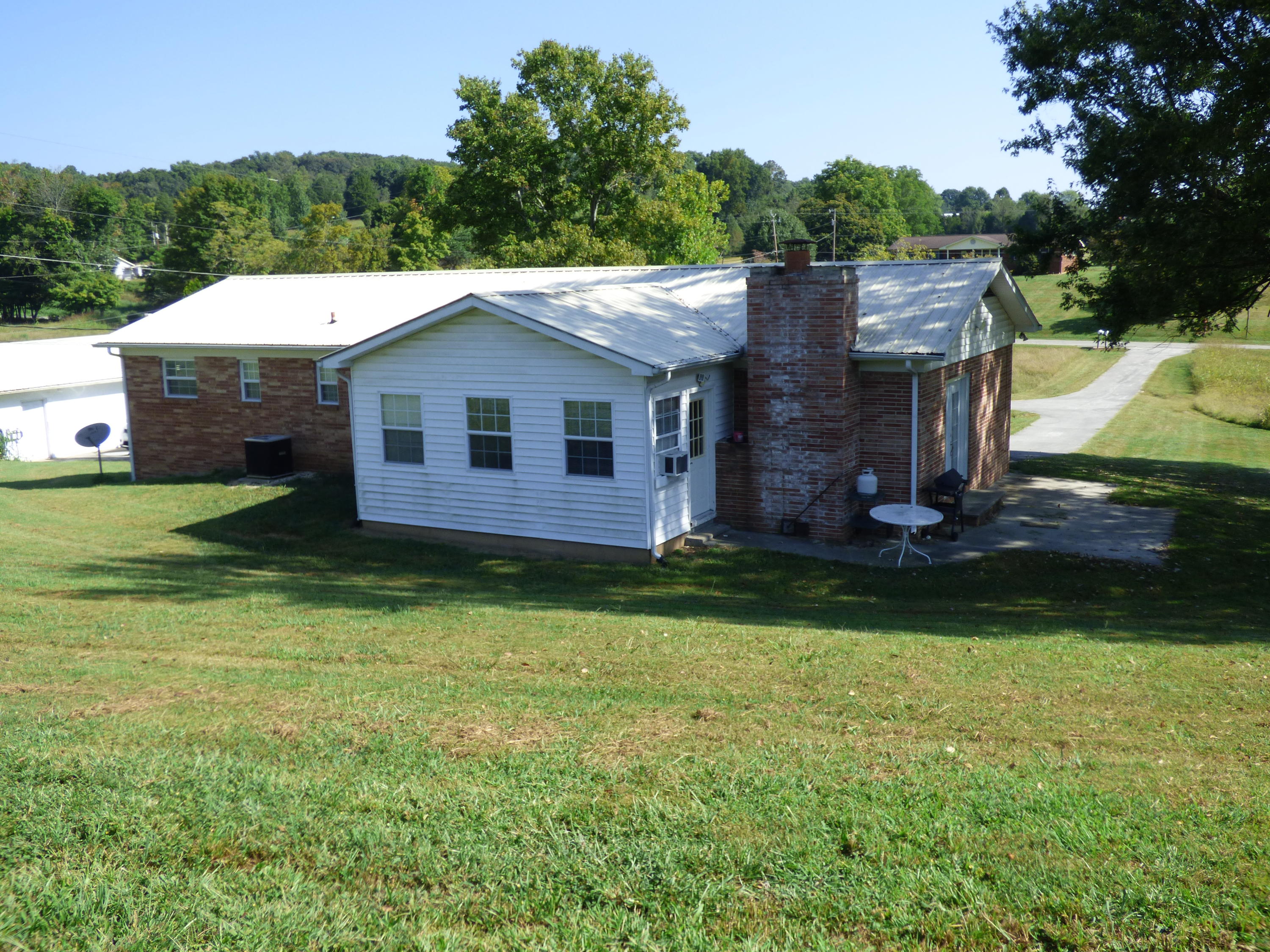 8127 Thompson School Road Corryton, TN 37721 - Photo 3 of 32 P1000574