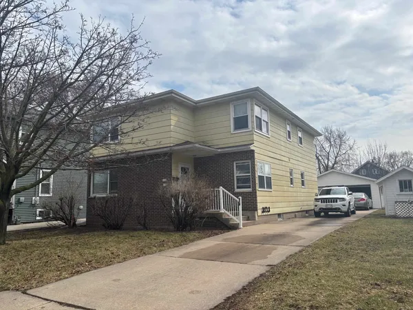 $299,900 | 919 Bismarck Avenue, Oshkosh, WI 54902