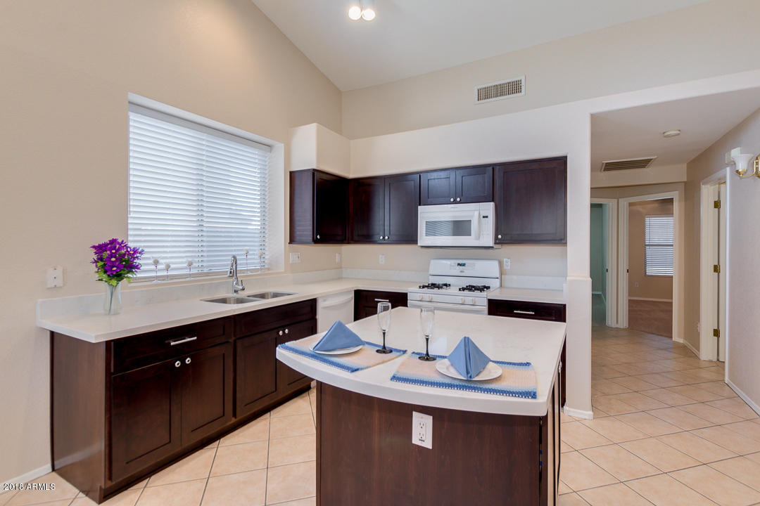 1019 South Roles Drive Gilbert, AZ 85296 - Photo 6 of 38 14-Roles_