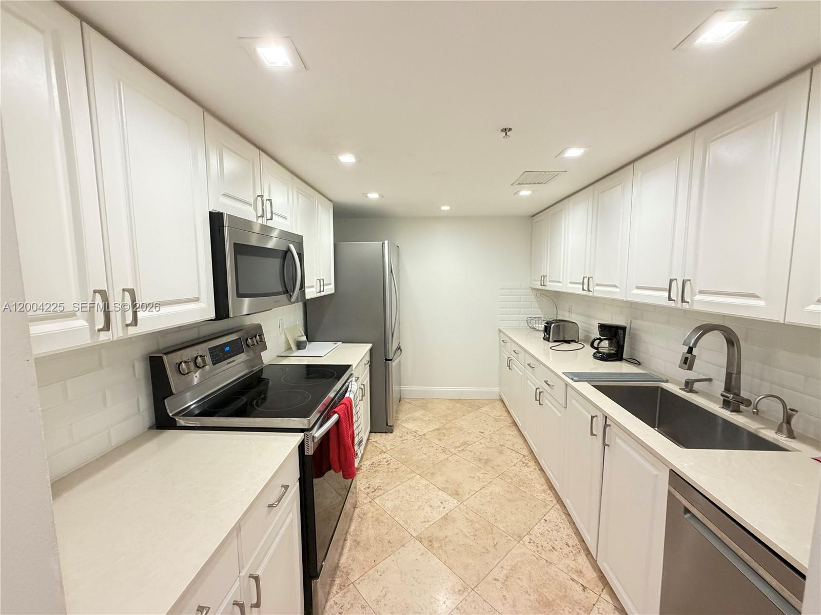 90 Alton Road, Unit 301 Miami Beach, FL 33139 - Photo 3 of 18 Photo 3