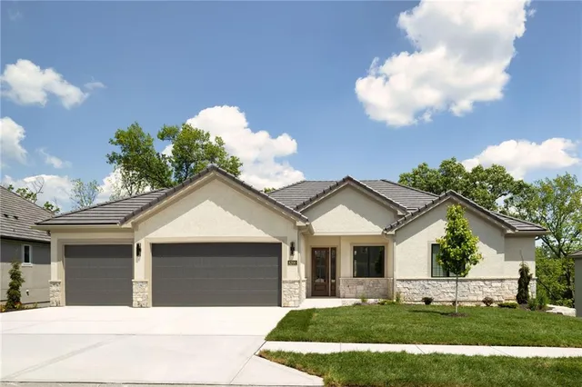 $849,900 | 8200 West Lake Drive, Parkville, MO 64152