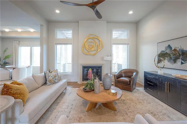 $849,900 | 8200 West Lake Drive, Parkville, MO 64152