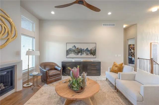 $849,900 | 8200 West Lake Drive, Parkville, MO 64152