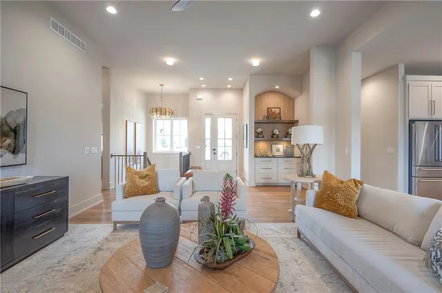 $849,900 | 8200 West Lake Drive, Parkville, MO 64152