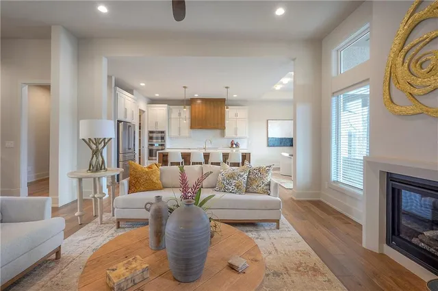 $849,900 | 8200 West Lake Drive, Parkville, MO 64152