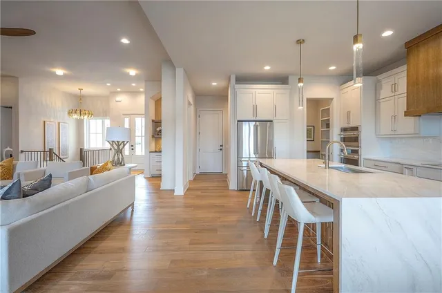 $849,900 | 8200 West Lake Drive, Parkville, MO 64152