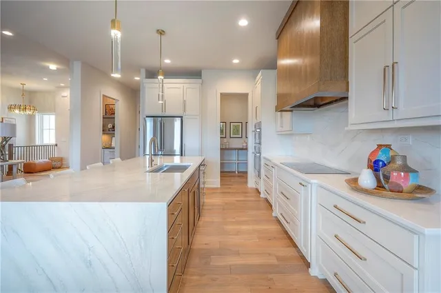 $849,900 | 8200 West Lake Drive, Parkville, MO 64152