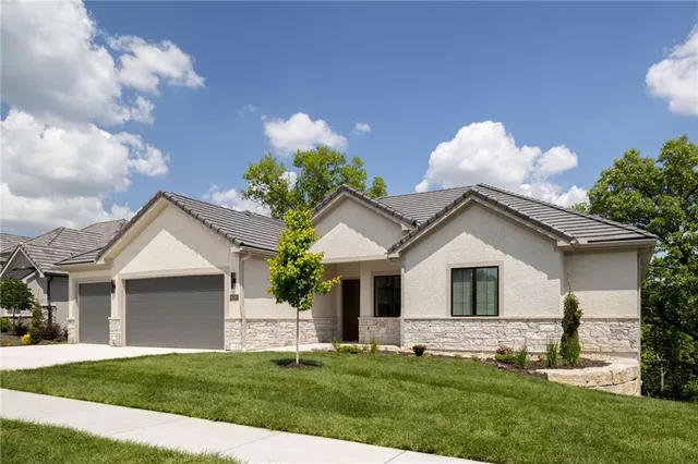 $849,900 | 8200 West Lake Drive, Parkville, MO 64152