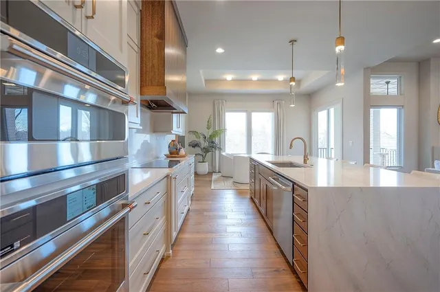 $849,900 | 8200 West Lake Drive, Parkville, MO 64152