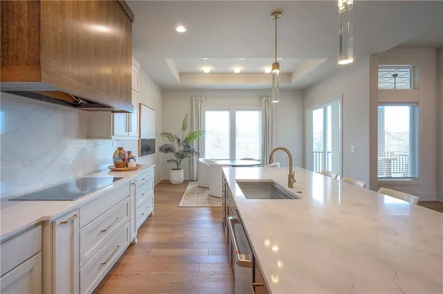 $849,900 | 8200 West Lake Drive, Parkville, MO 64152