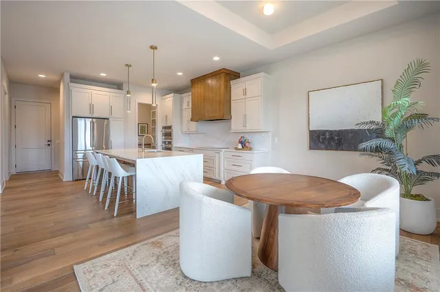 $849,900 | 8200 West Lake Drive, Parkville, MO 64152