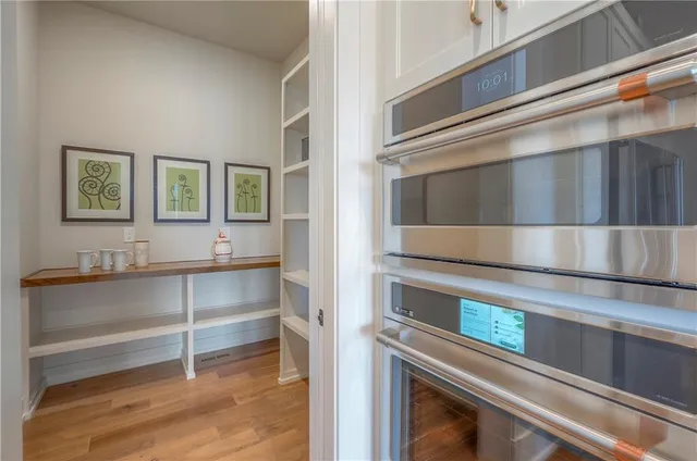 $849,900 | 8200 West Lake Drive, Parkville, MO 64152