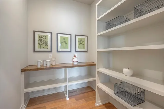 $849,900 | 8200 West Lake Drive, Parkville, MO 64152