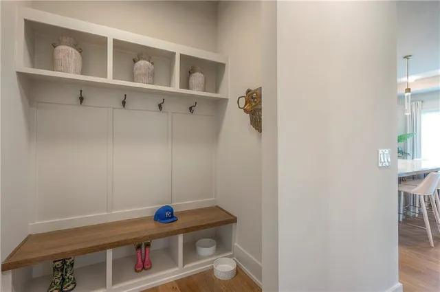 $849,900 | 8200 West Lake Drive, Parkville, MO 64152