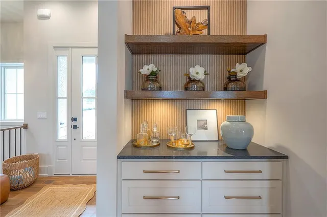 $849,900 | 8200 West Lake Drive, Parkville, MO 64152