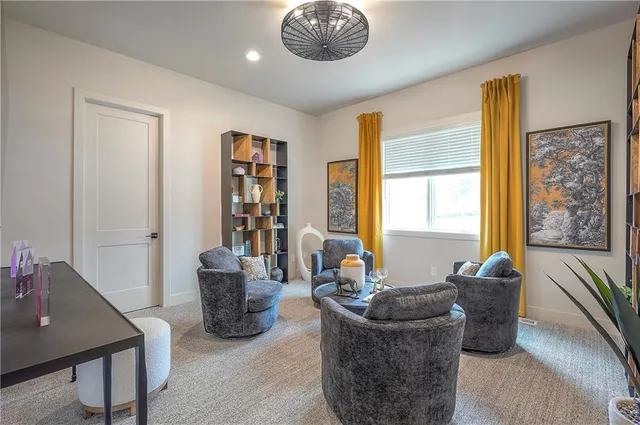 $849,900 | 8200 West Lake Drive, Parkville, MO 64152