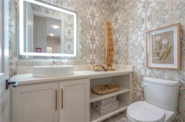 $849,900 | 8200 West Lake Drive, Parkville, MO 64152